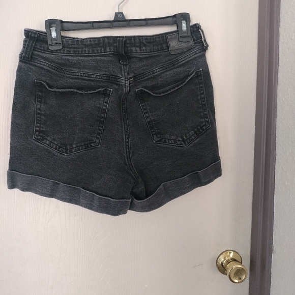 Hollister Black Distressed Denim High Rise Mom Shorts Size w 31 - Picture 2 of 3